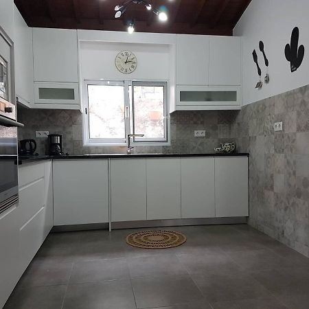 Join Our Relaxed House Near The Beach - Mosteiros Mosteiros  Buitenkant foto