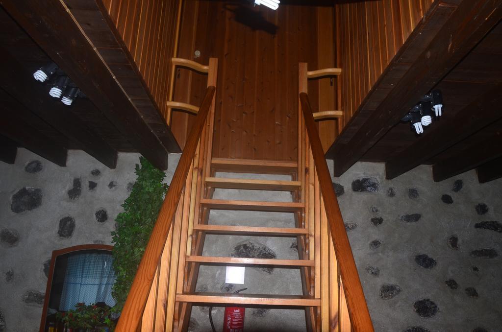 Join Our Relaxed House Near The Beach - Mosteiros Mosteiros  Buitenkant foto