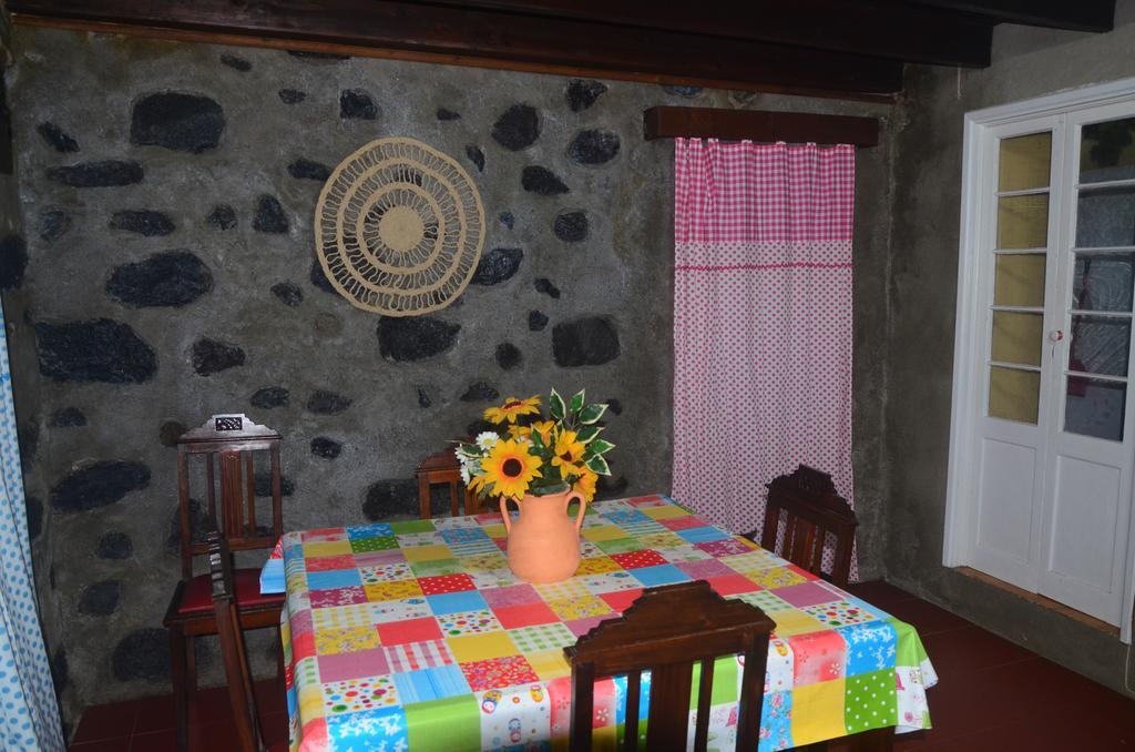 Join Our Relaxed House Near The Beach - Mosteiros Mosteiros  Buitenkant foto
