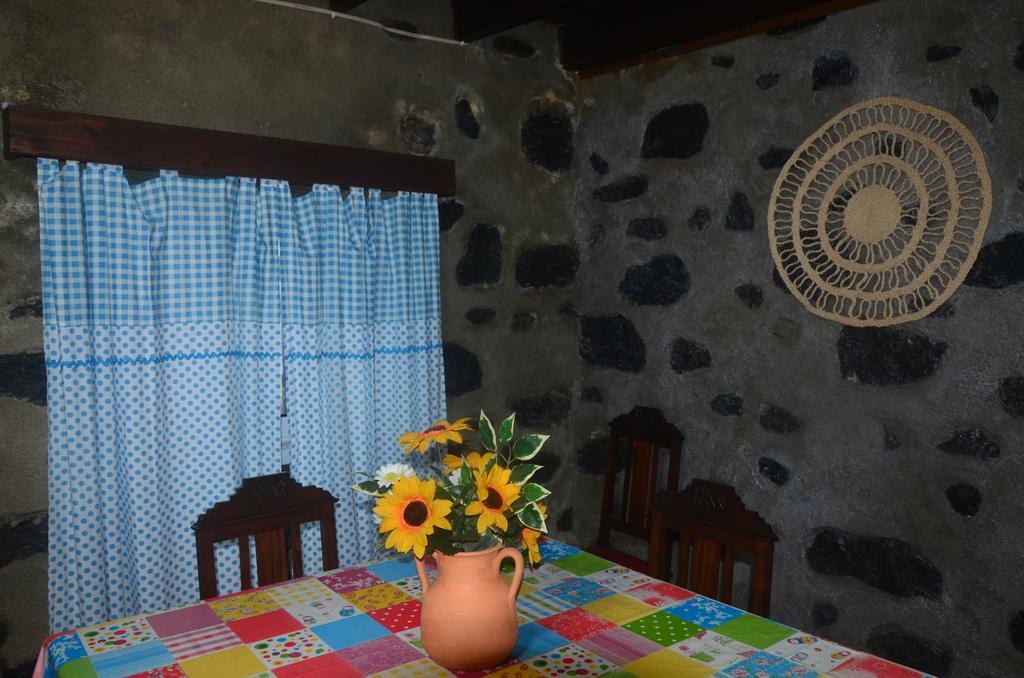 Join Our Relaxed House Near The Beach - Mosteiros Mosteiros  Buitenkant foto