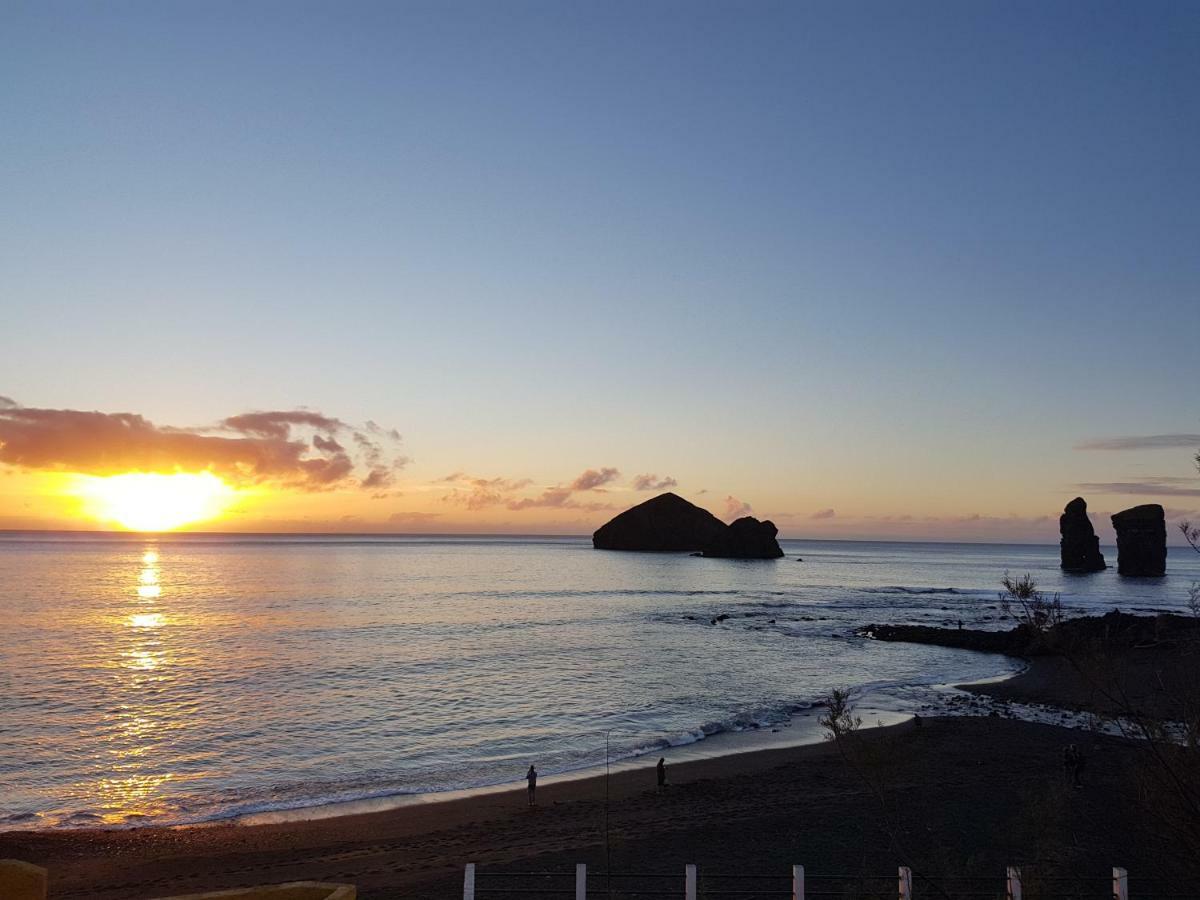Join Our Relaxed House Near The Beach - Mosteiros Mosteiros  Buitenkant foto