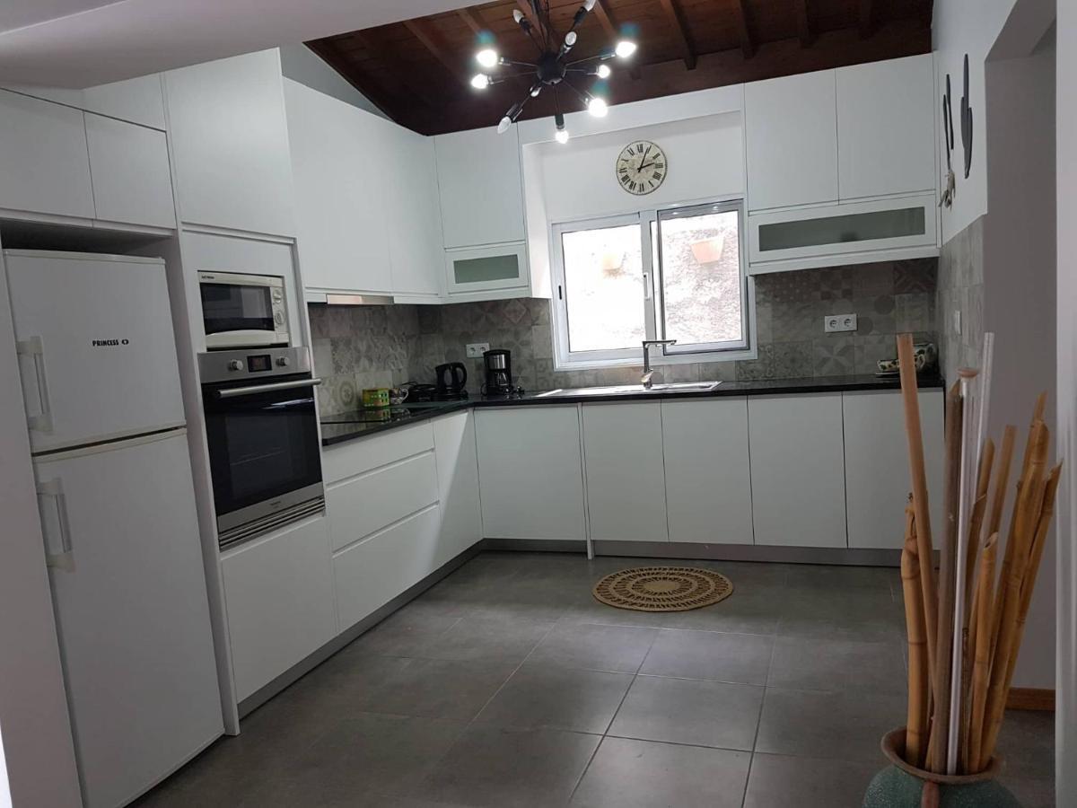Join Our Relaxed House Near The Beach - Mosteiros Mosteiros  Buitenkant foto