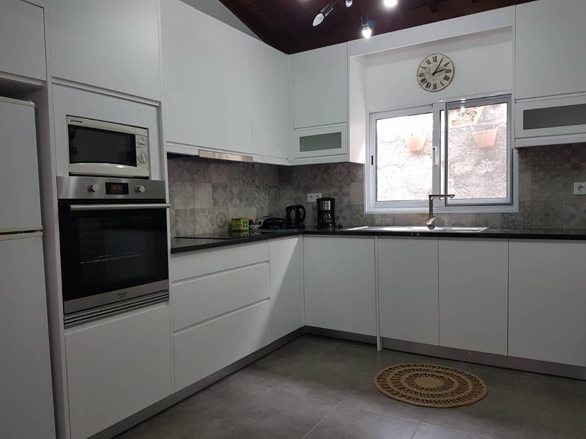 Join Our Relaxed House Near The Beach - Mosteiros Mosteiros  Buitenkant foto