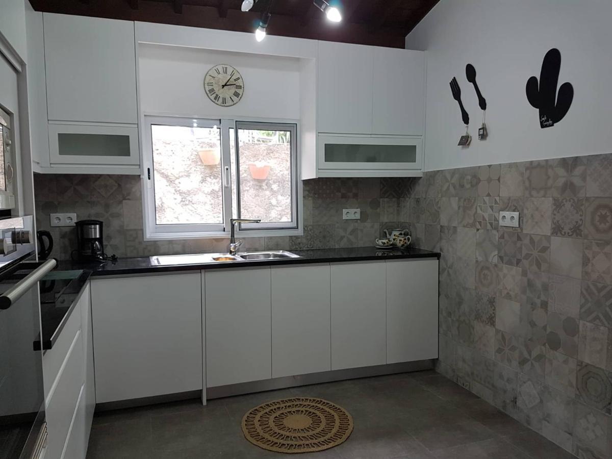 Join Our Relaxed House Near The Beach - Mosteiros Mosteiros  Buitenkant foto