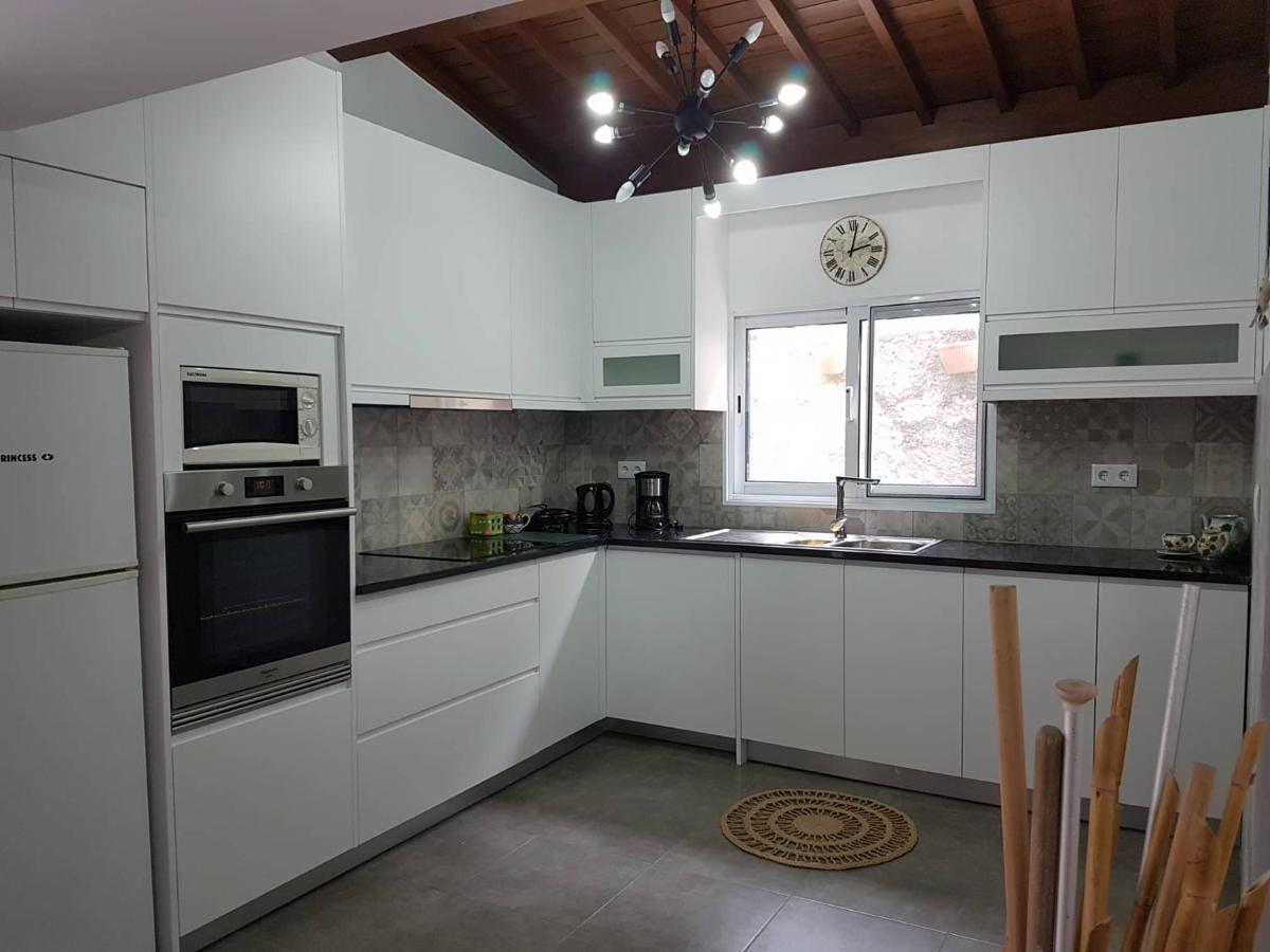 Join Our Relaxed House Near The Beach - Mosteiros Mosteiros  Buitenkant foto